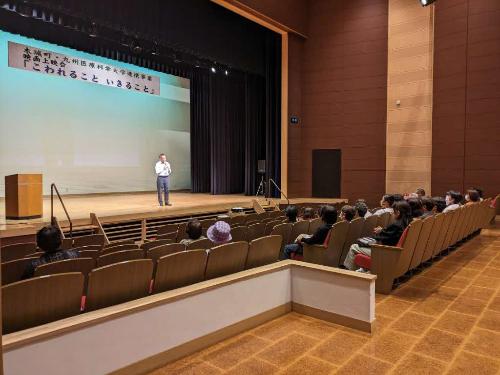 映画上映会町長あいさつの様子