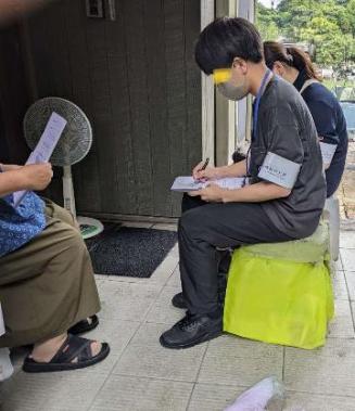 インタビュー調査の様子