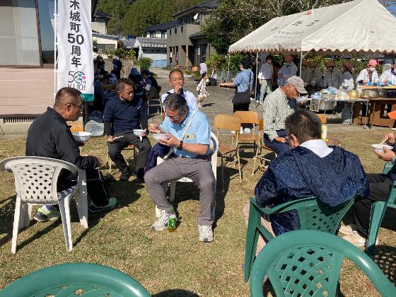 食事での交流