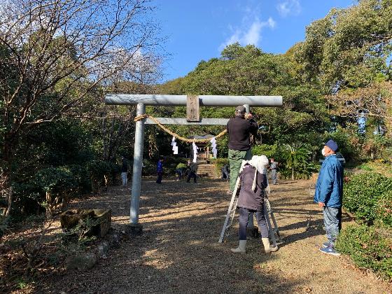 しめ縄架け替え