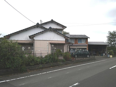 道路から撮影した居宅